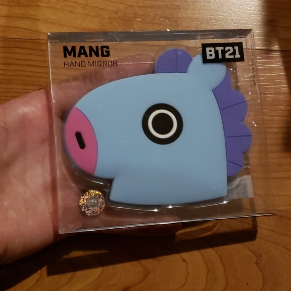 Mang BT21 Silicone Hand Mirror - Picture 4 of 4
